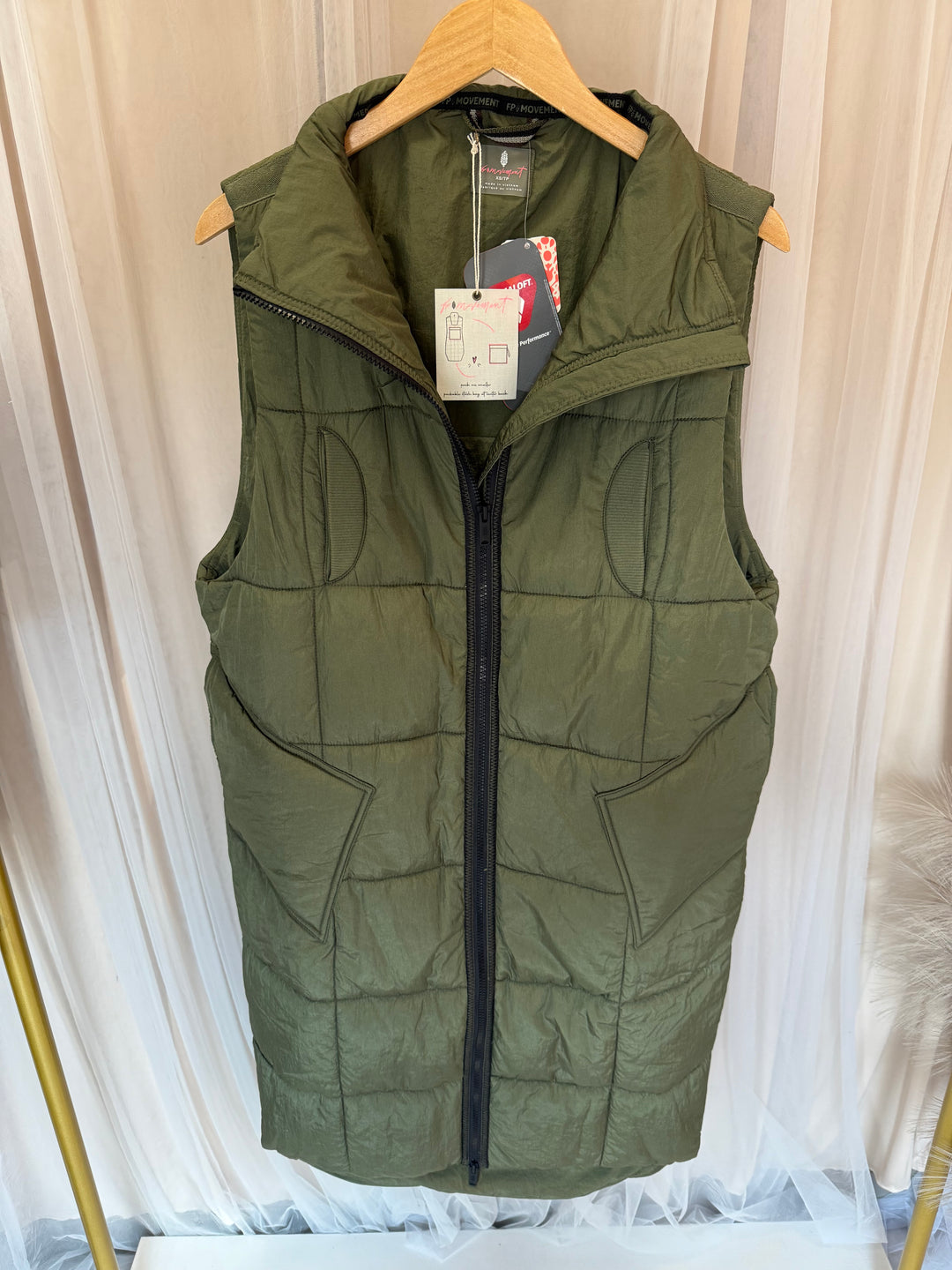 ON THE MOVE PACKABLE VEST