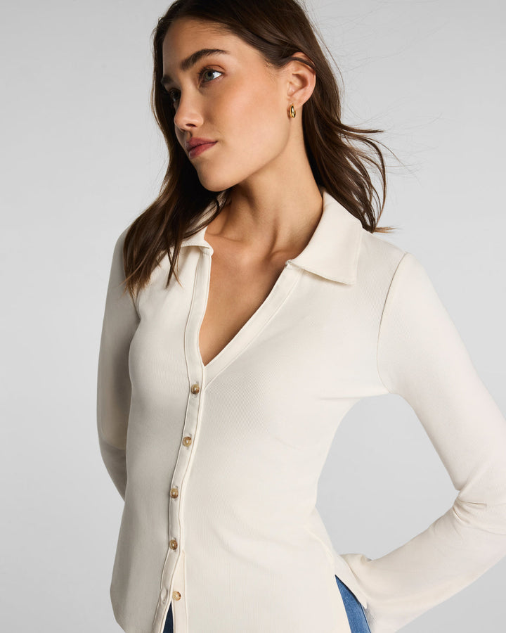 RIBBED KNIT BUTTON DOWN