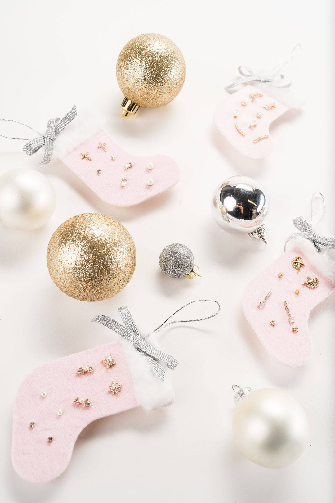 STOCKING EARRING TRIO