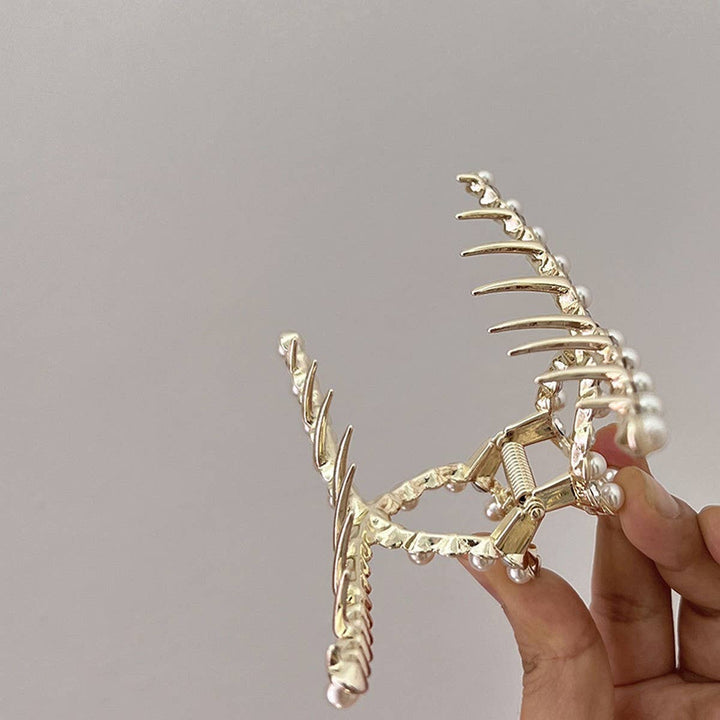 LUXE CRESCENT PEARL CLIP