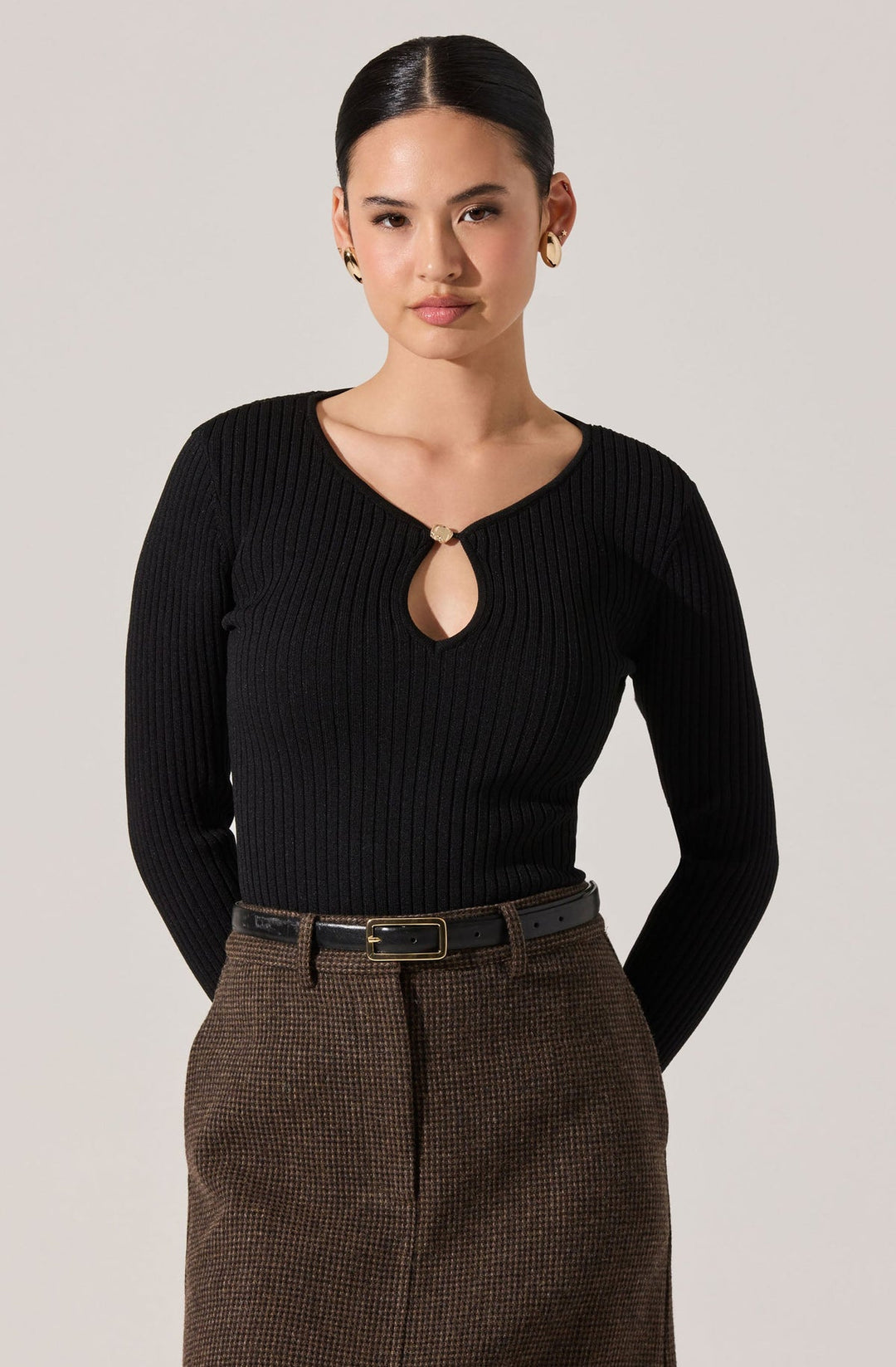 LYNLY RIBBED KEYHOLE SWEATER