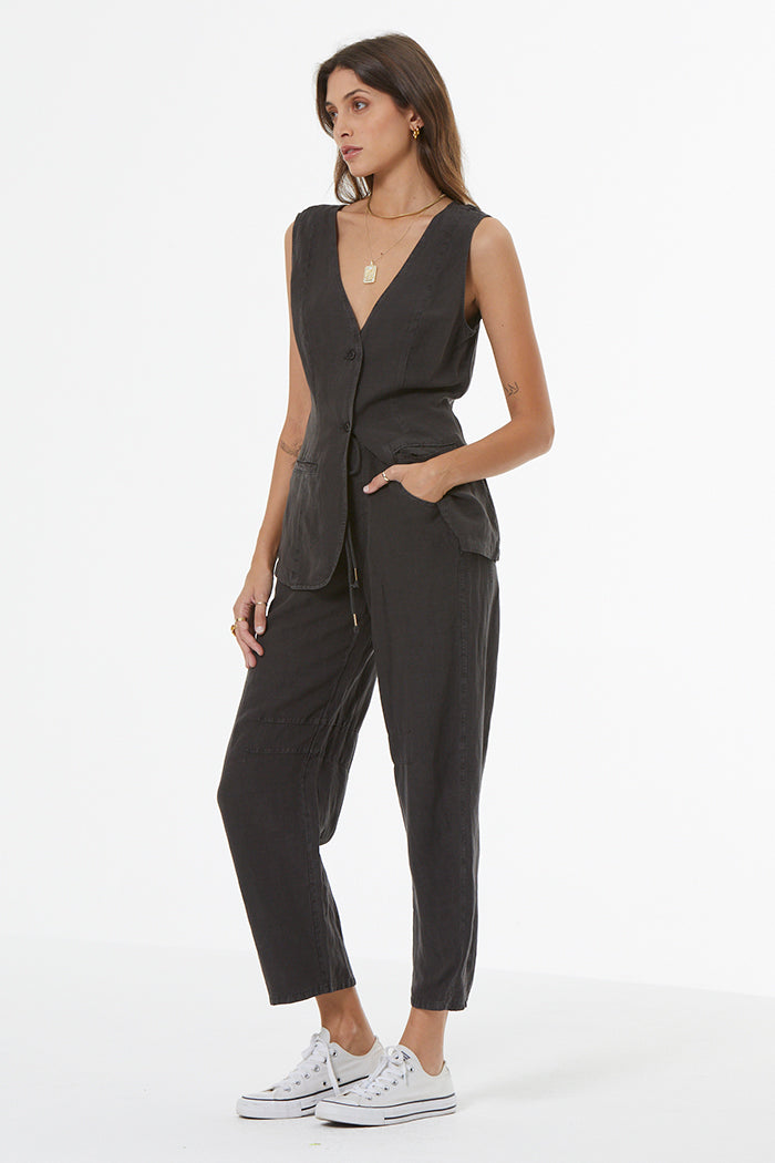 LOA VEST