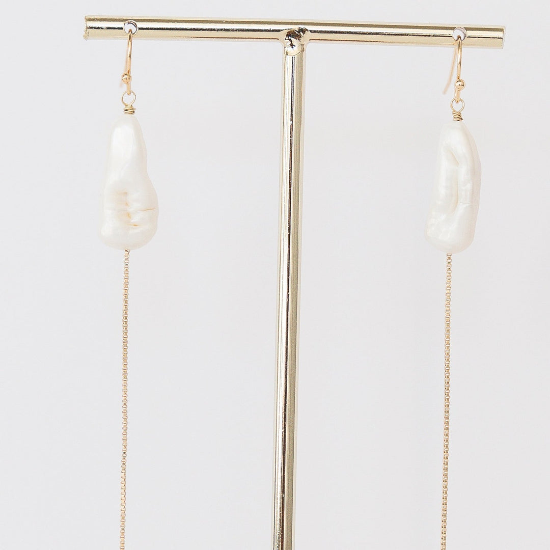 PEARL EARRING