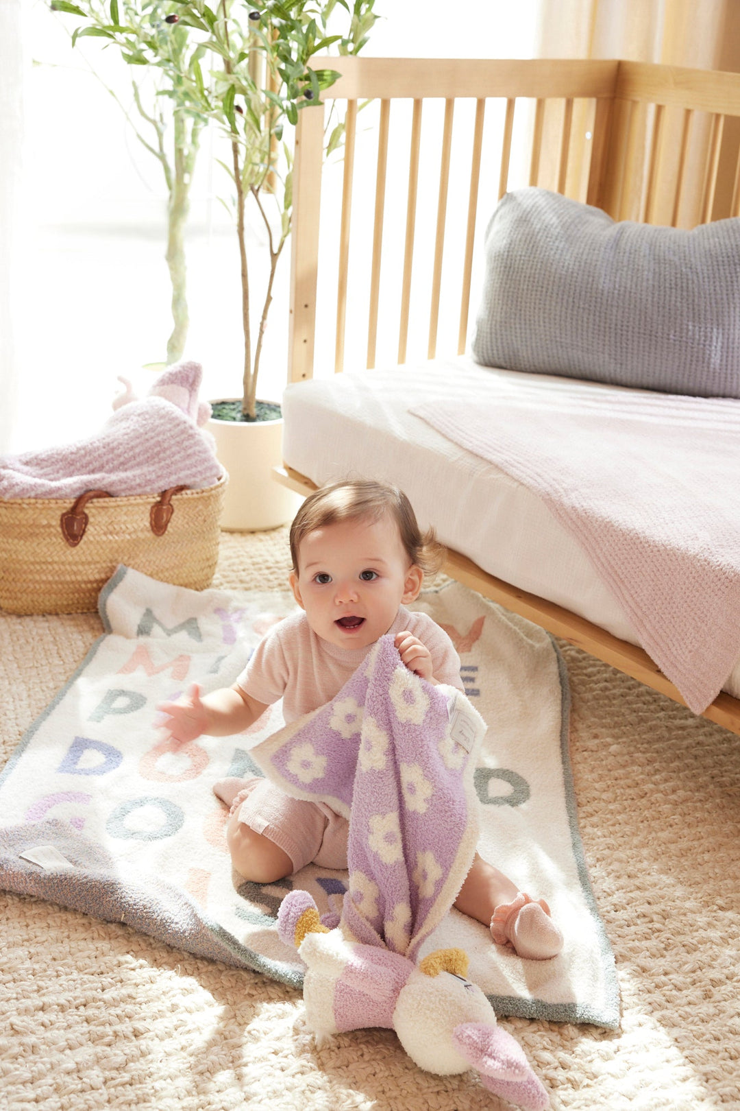 CC DAISY DUCK BLANKET BUDDIE