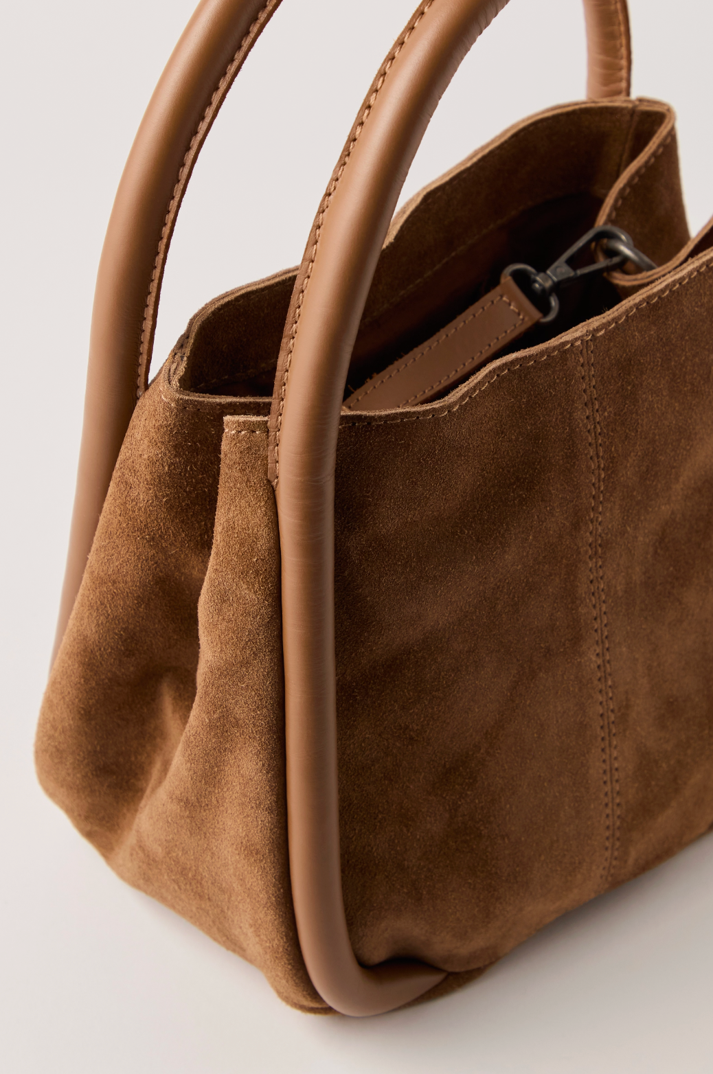 BARLOW BUCKET BAG