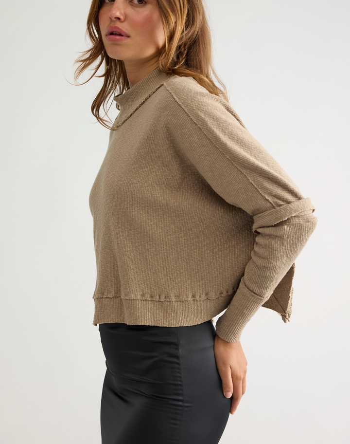 MOON DAISY TURTLENECK