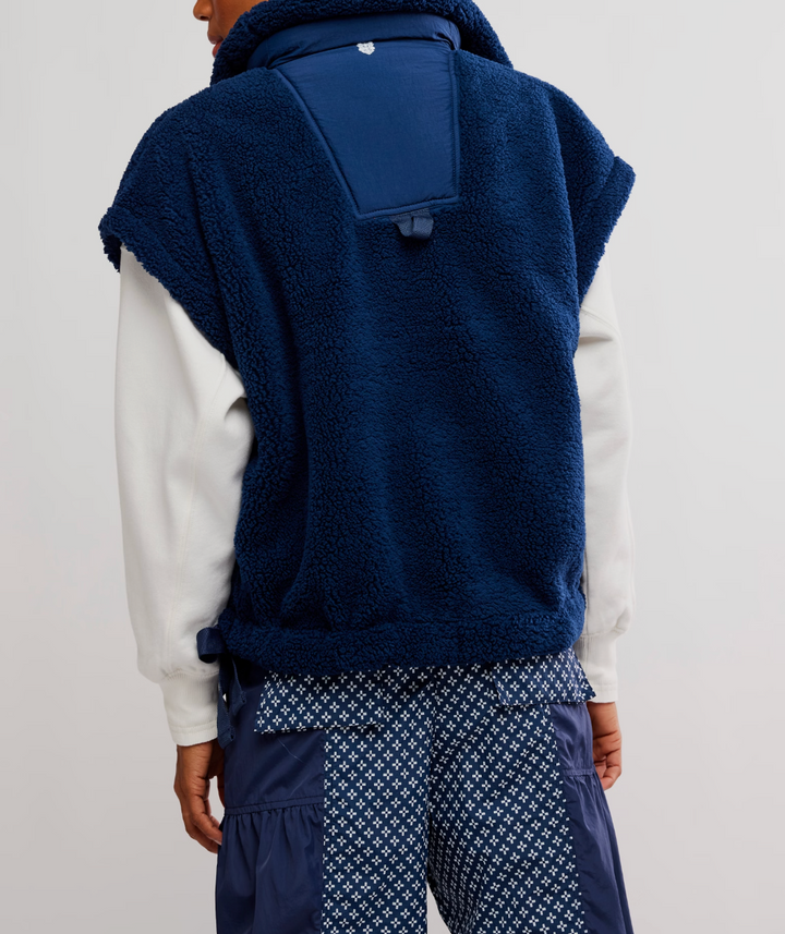 SCOUT IT OUT VEST | NAVY