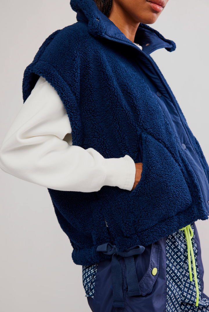 SCOUT IT OUT VEST | NAVY