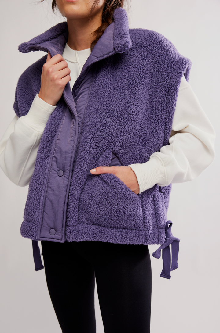 SCOUT IT OUT VEST | GRAPHITE