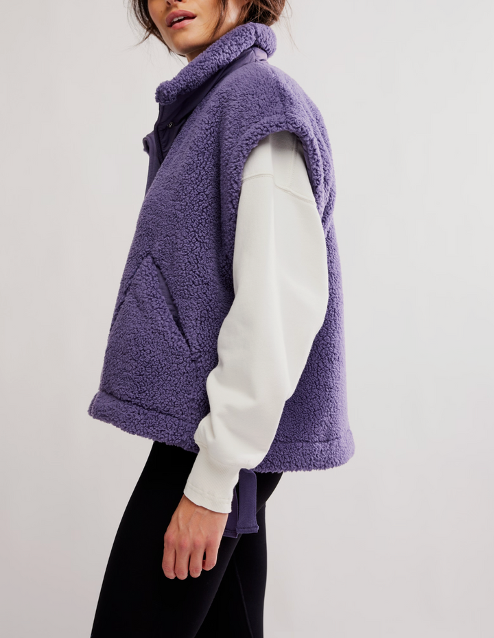 SCOUT IT OUT VEST | GRAPHITE