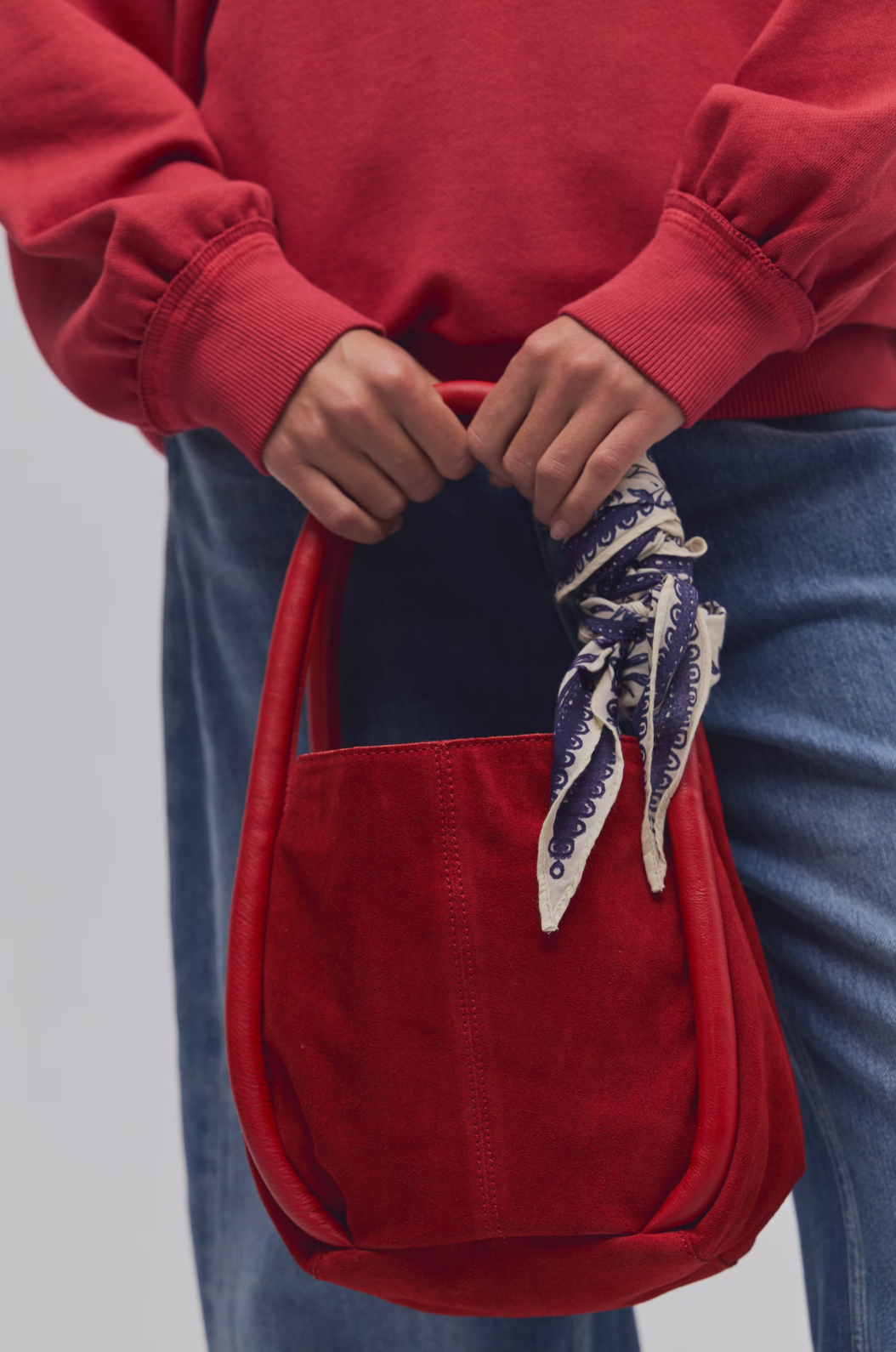 BARLOW BUCKET BAG