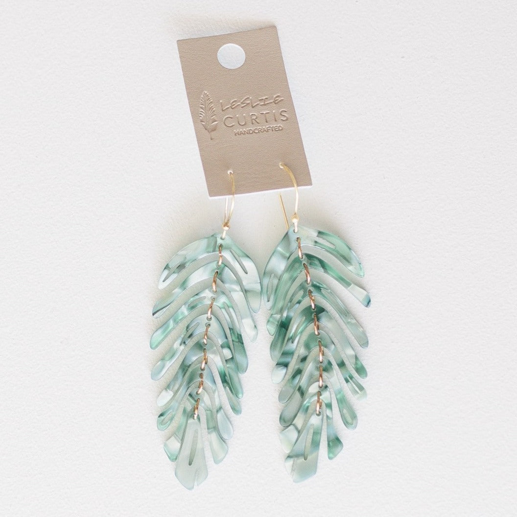 VIVIAN SHELL FEATHER EARRING
