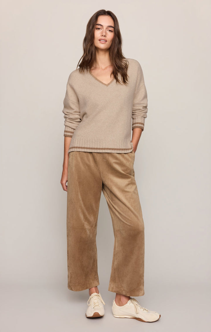 ENDURE V-NECK SWEATER