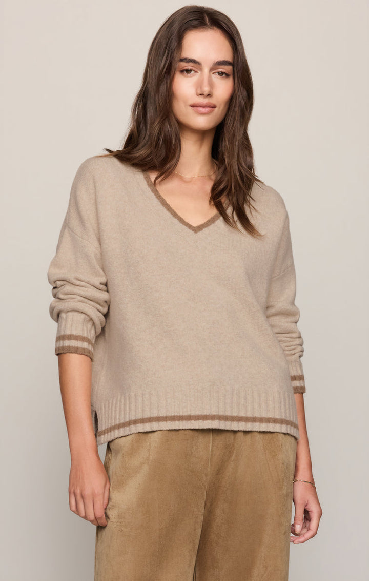 ENDURE V-NECK SWEATER
