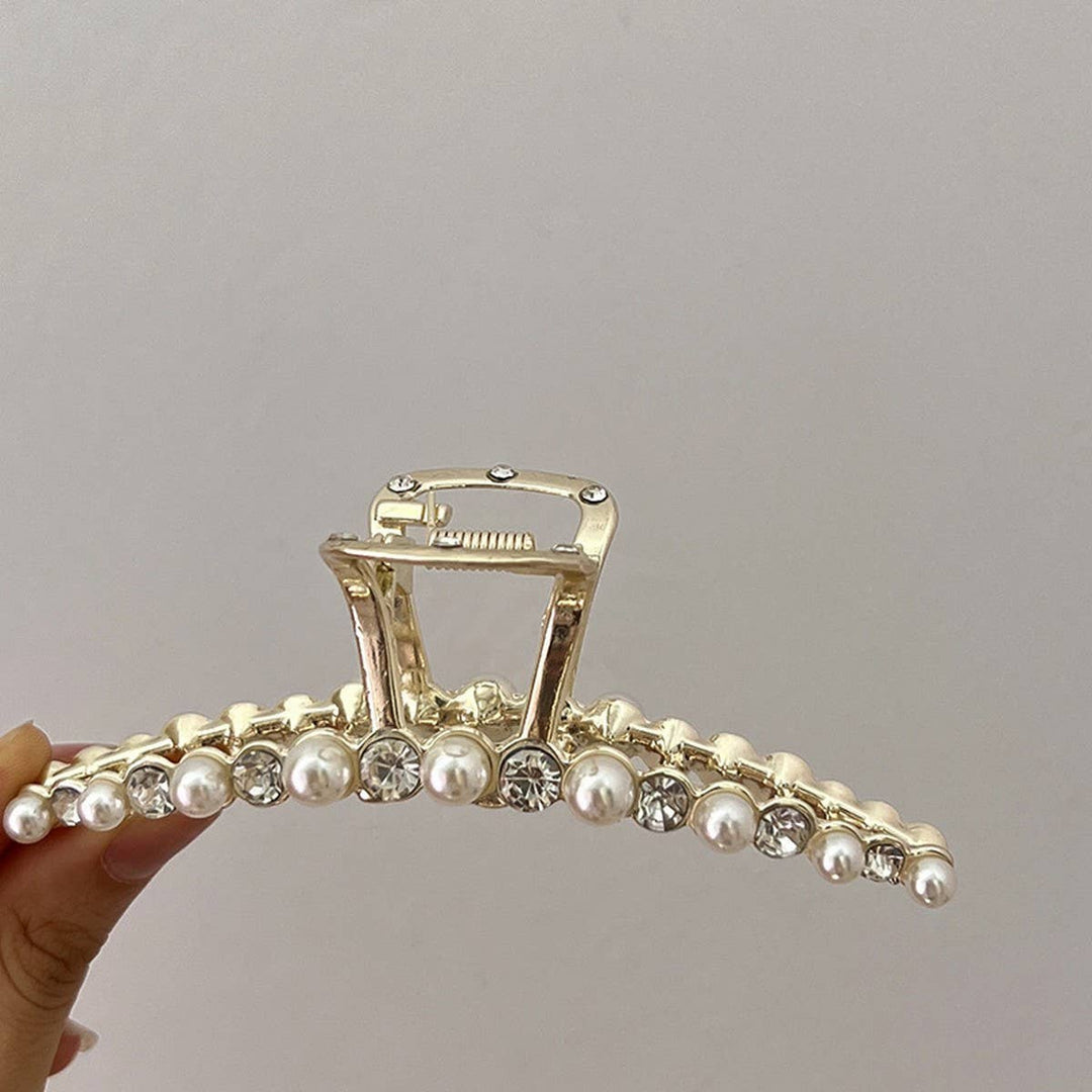 LUXE CRESCENT PEARL CLIP