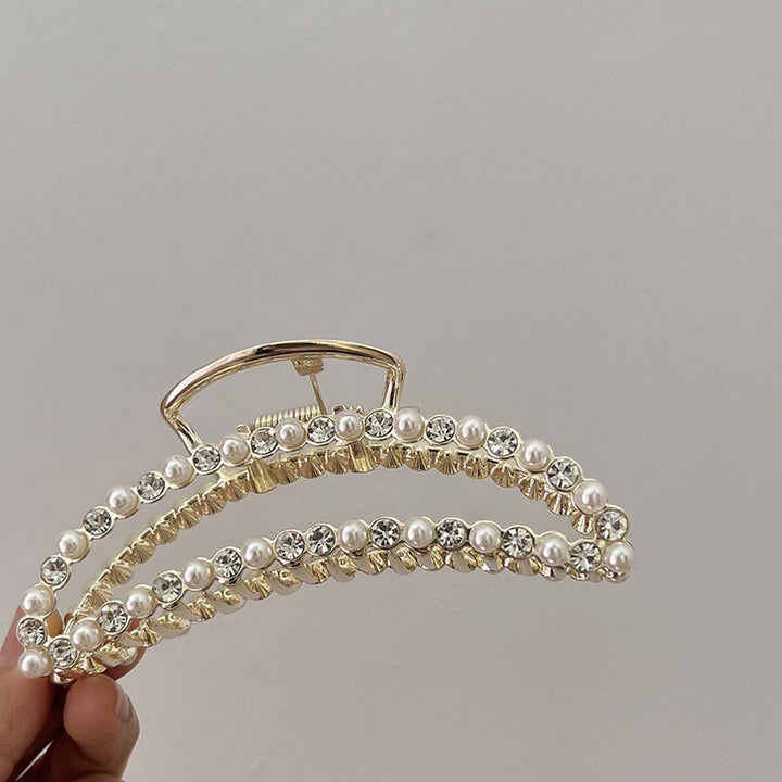 LUXE CRESCENT PEARL CLIP