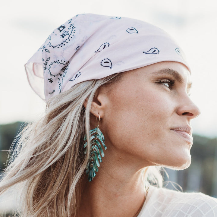VIVIAN SHELL FEATHER EARRING